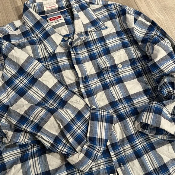 Wrangler button down - Picture 4 of 6